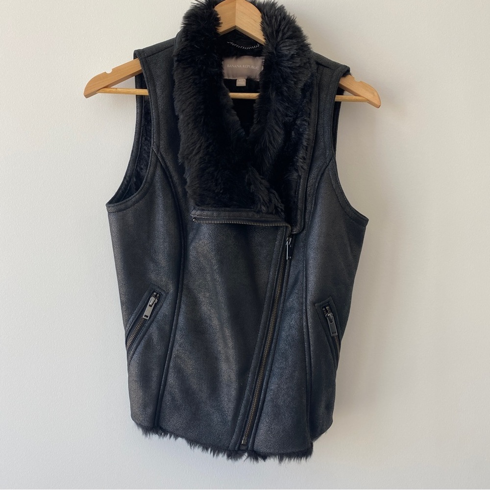 Banana Republic Women's XS Faux Fur Lined Moto Vest Black